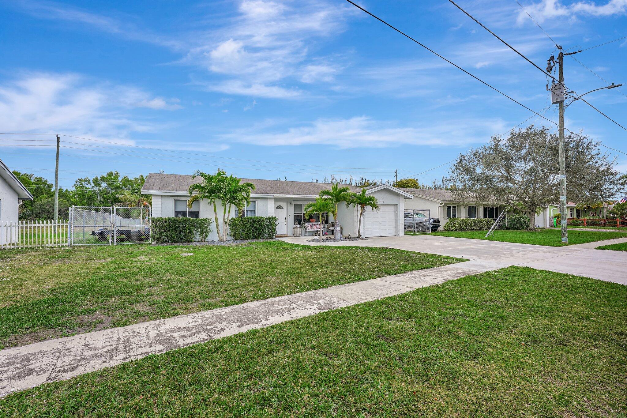 4770 NW 113th Avenue — Photo 3