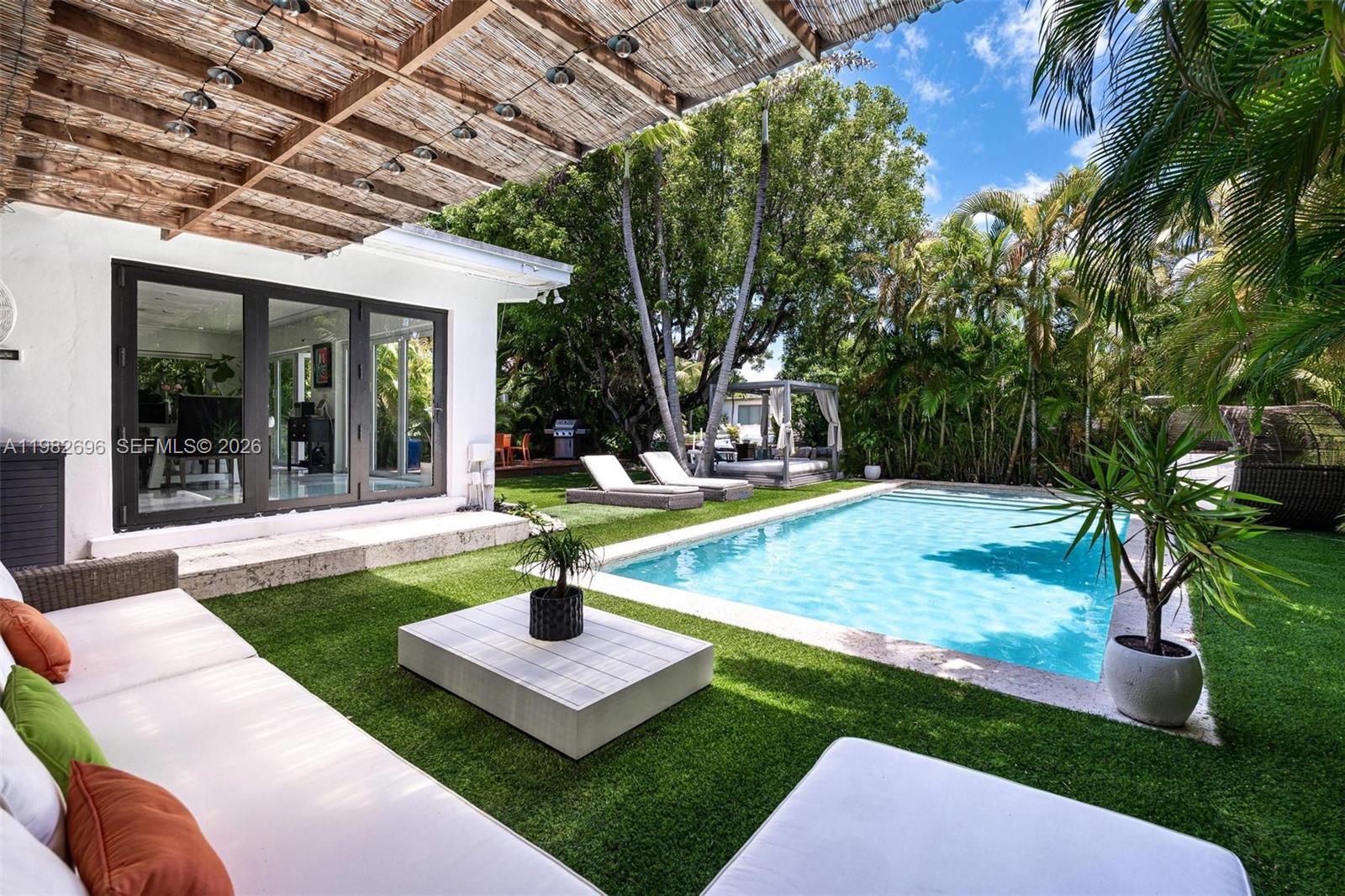 1865 Daytonia Rd, Miami Beach FL 33141