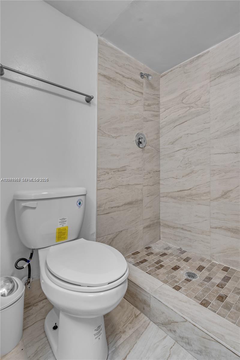 9143 SW 77th Ave # B802 — Photo 5