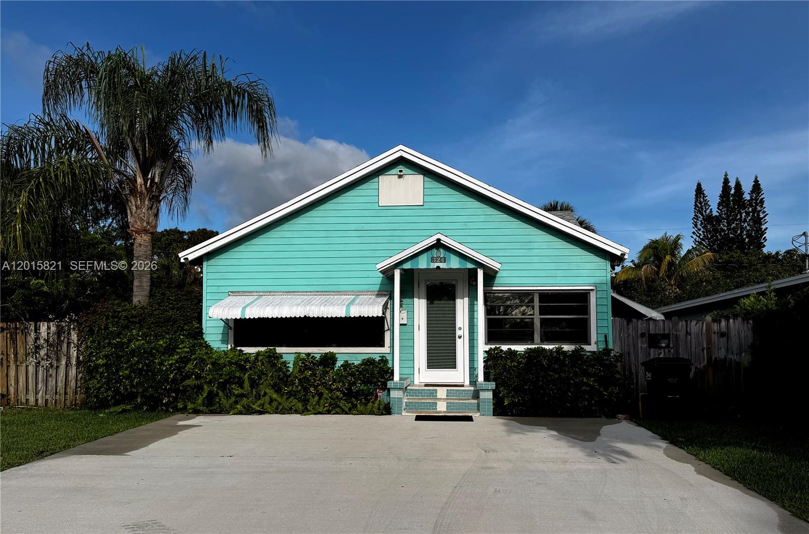 324 SW 3rd Ave — Photo 2
