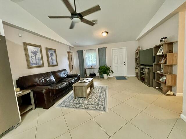 5216 NE 20TH Avenue — Photo 4