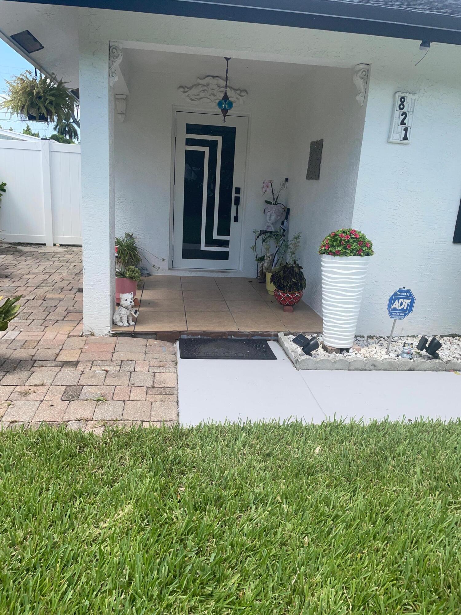821 Hampton Road — Photo 4