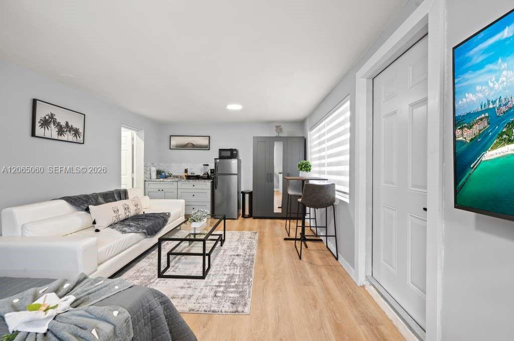 213 Columbus Pkwy # 2 — Photo 3