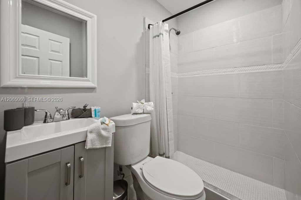 213 Columbus Pkwy # 2 — Photo 4