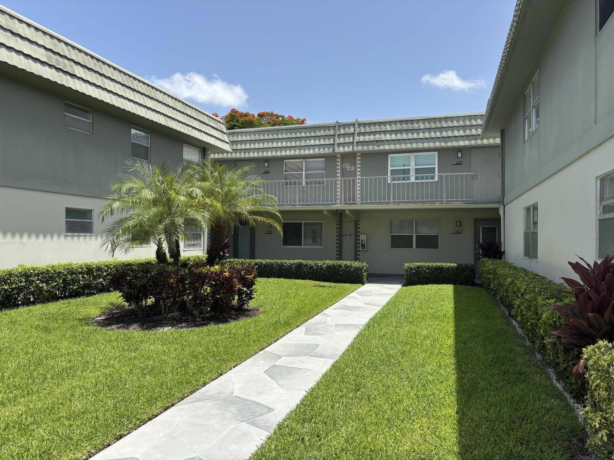 652 Flanders N, Delray Beach FL 33484