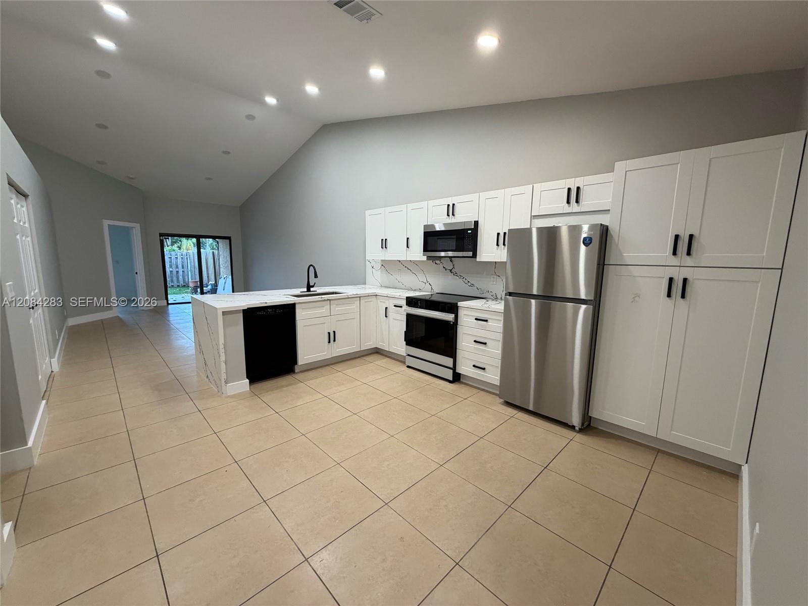 11085 NW 38th Pl — Photo 3