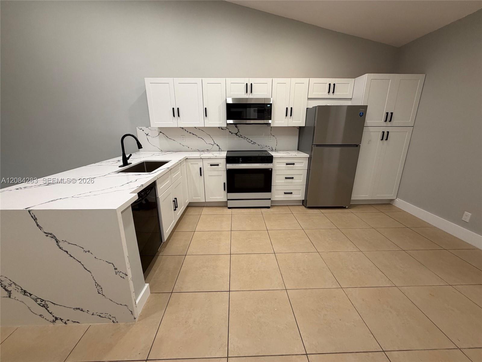 11085 NW 38th Pl — Photo 4