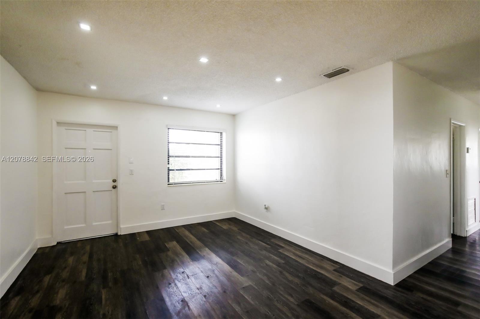 10020 SW 37th St — Photo 2