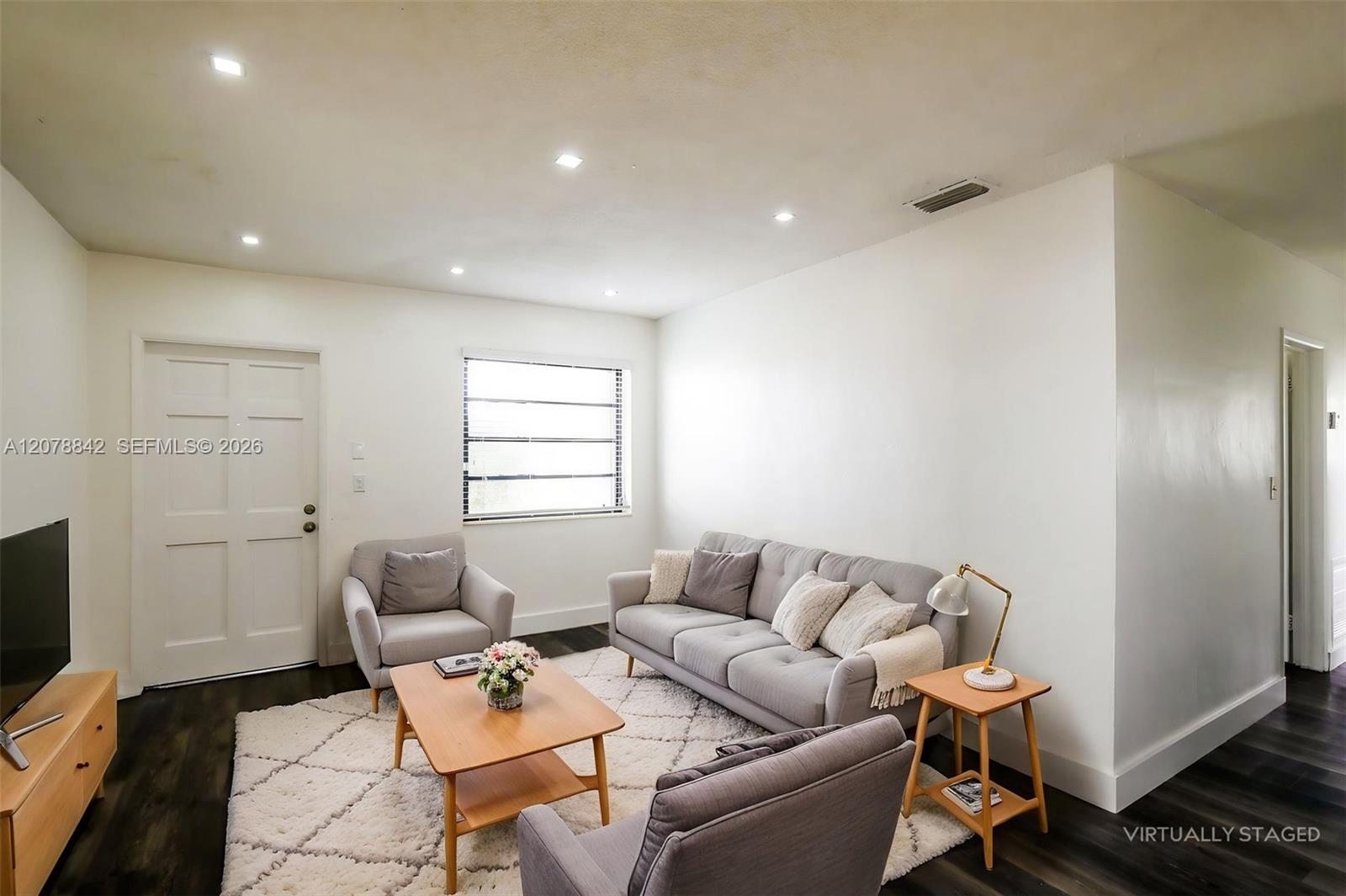 10020 SW 37th St — Photo 3