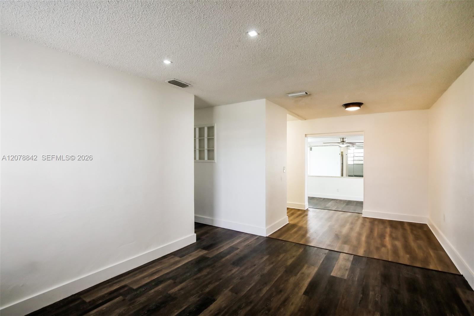 10020 SW 37th St — Photo 4