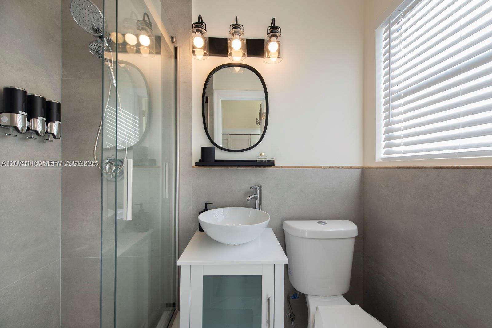 115 SE 2nd St # 2 — Photo 4