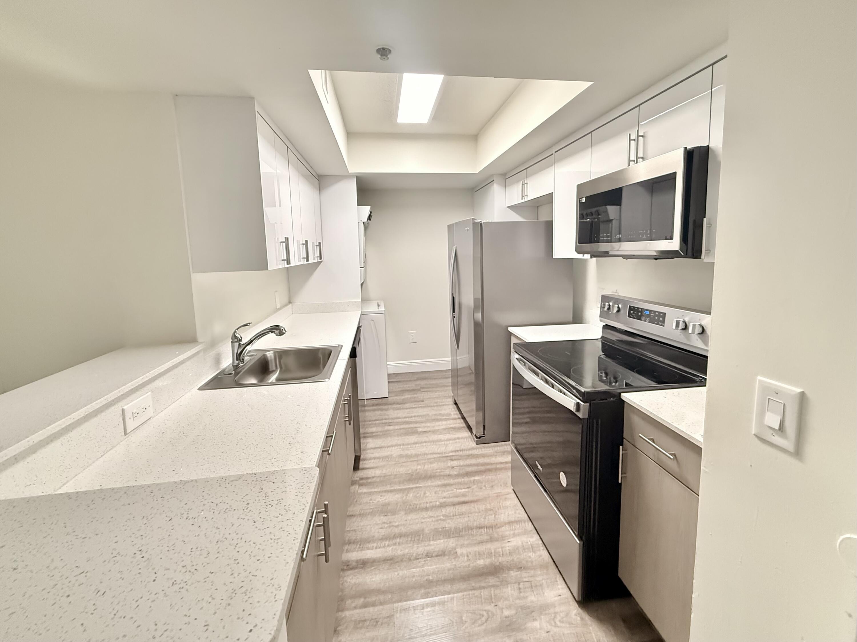 18335 NW 68 Avenue # 611, Hialeah FL 33015