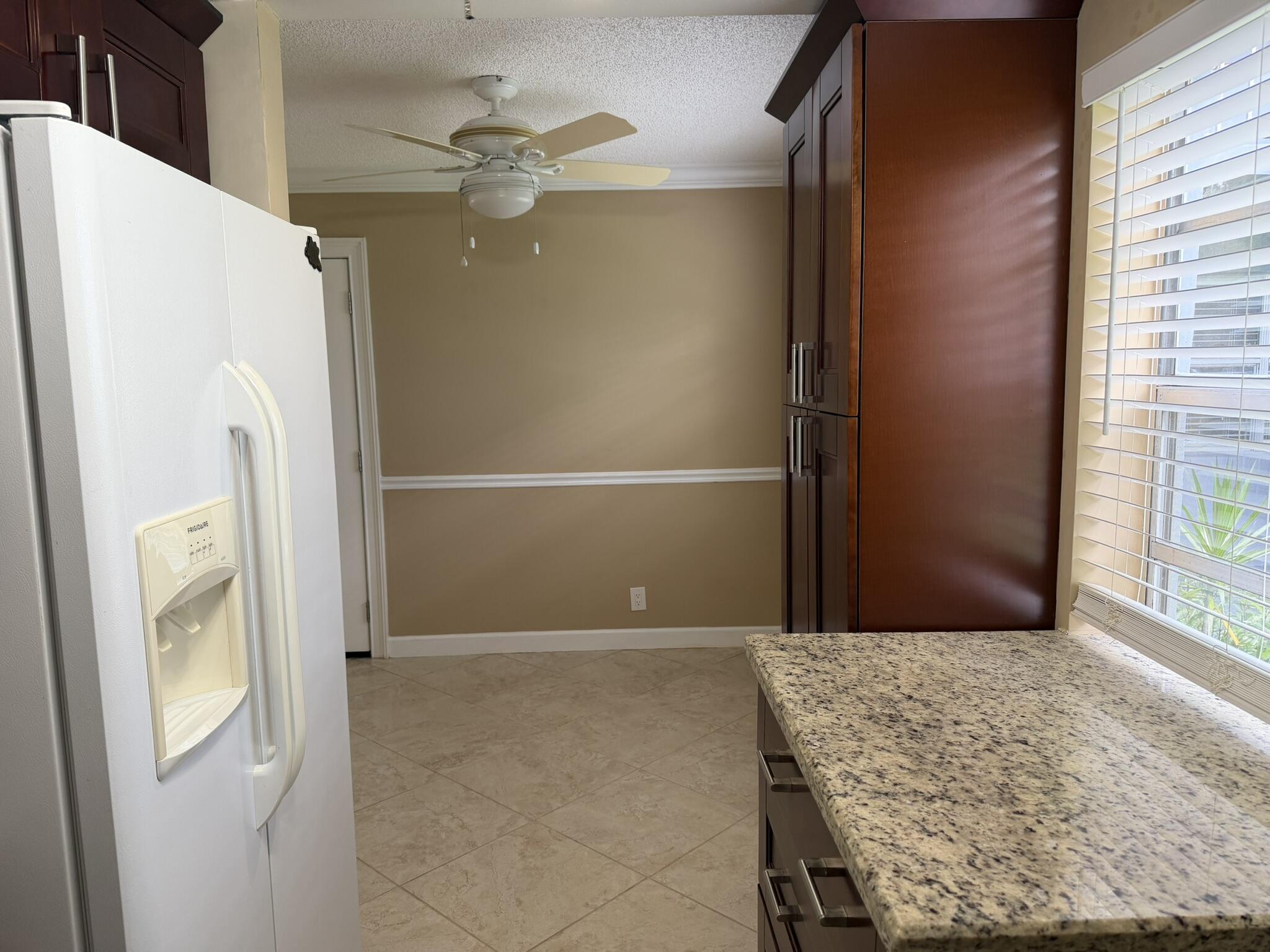 119 Burgundy C — Photo 4