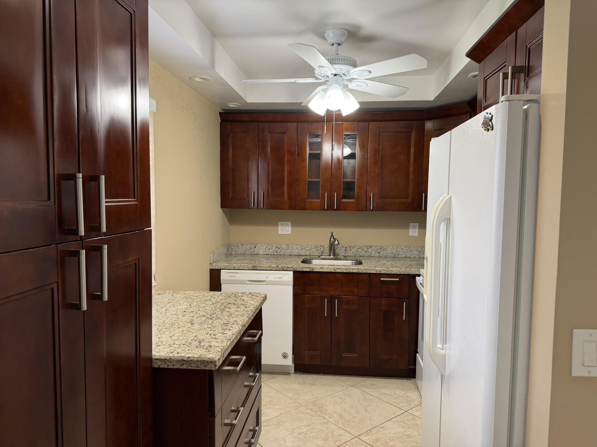 119 Burgundy C — Photo 2