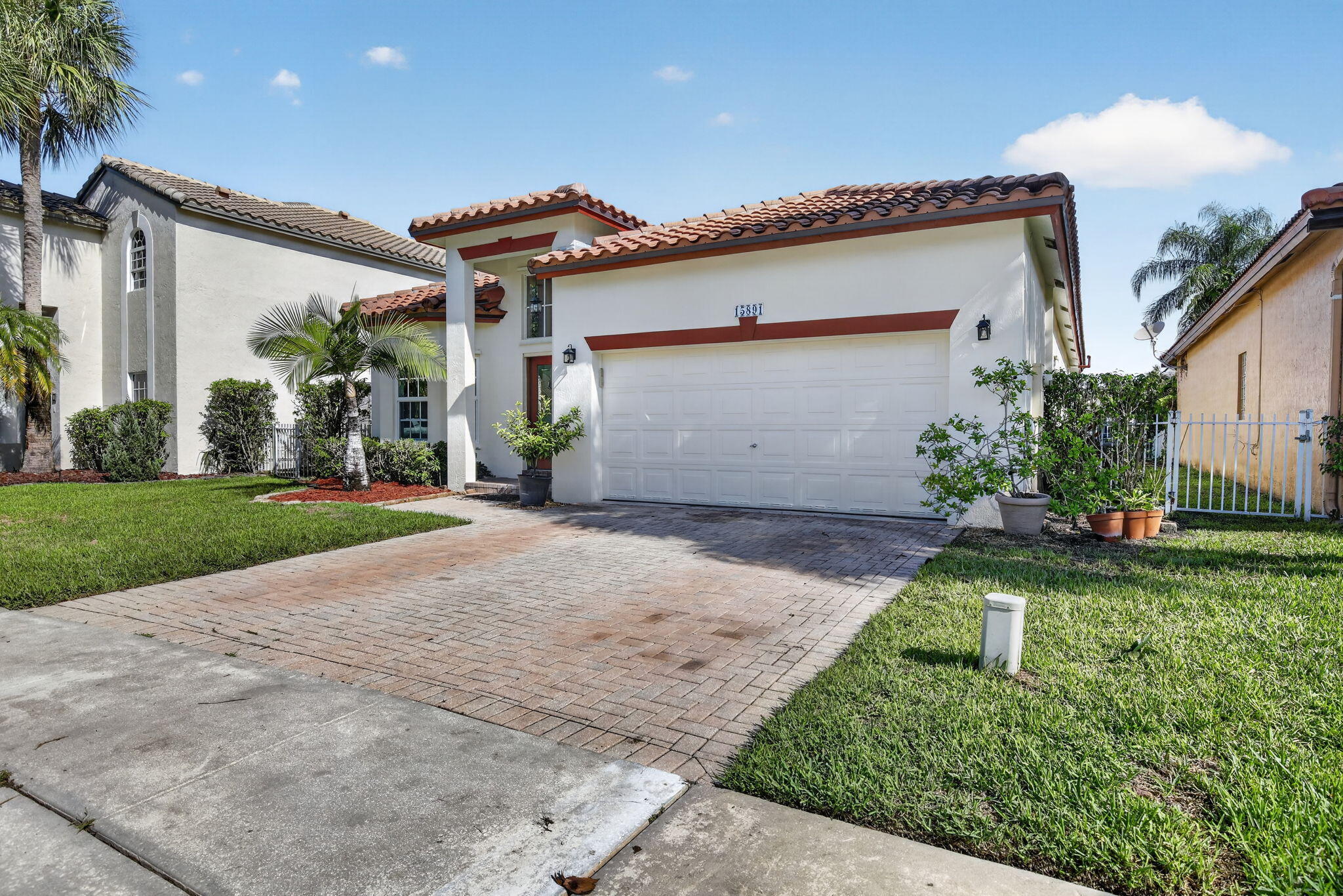 15891 SW 14TH Street — Photo 3