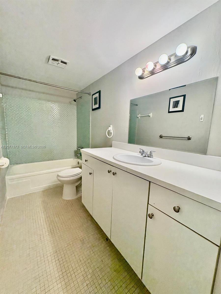 1200 Tallwood Ave # 102 — Photo 2