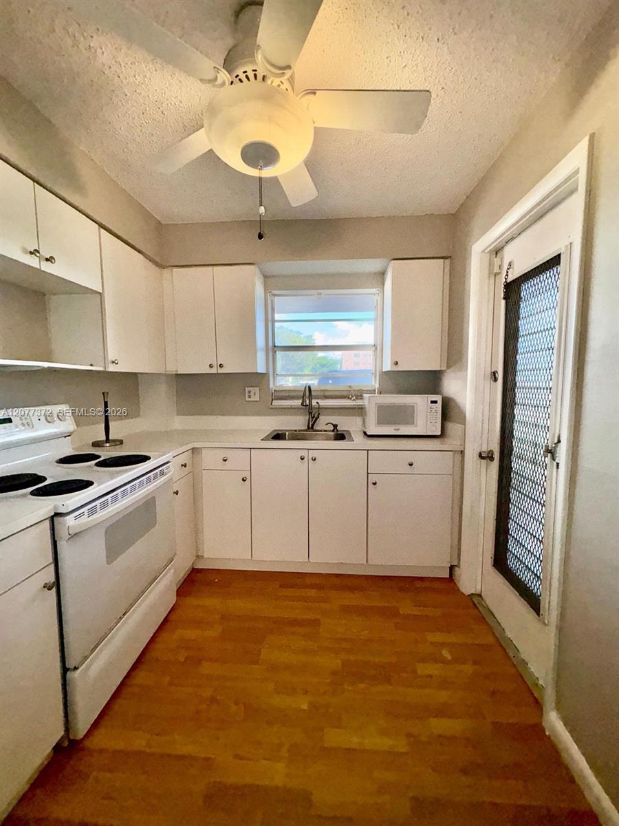 1200 Tallwood Ave # 102 — Photo 3