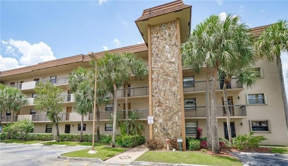 4940 E Sabal Palm Boulevard, Tamarac FL 33319