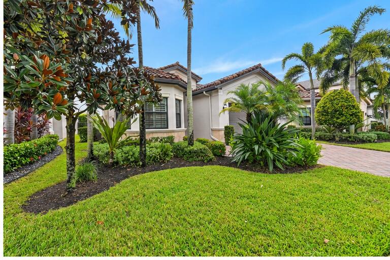 9512 Eden Roc Court — Photo 5