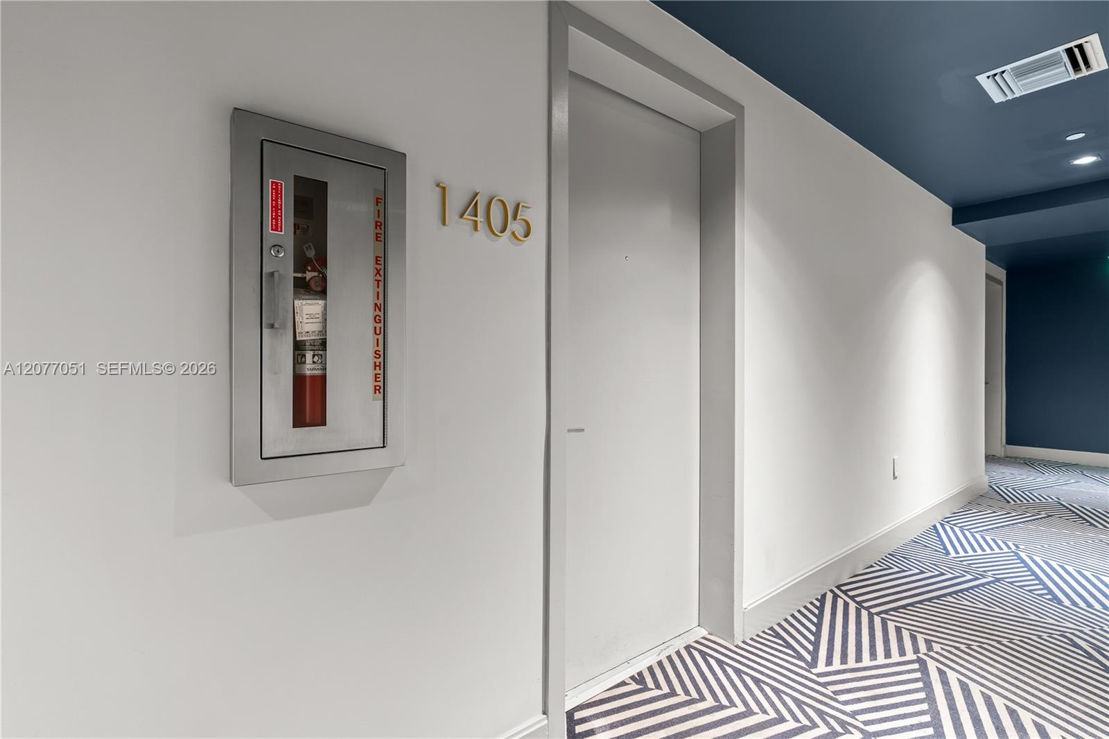 45 SW 9th St # 1405 — Photo 3
