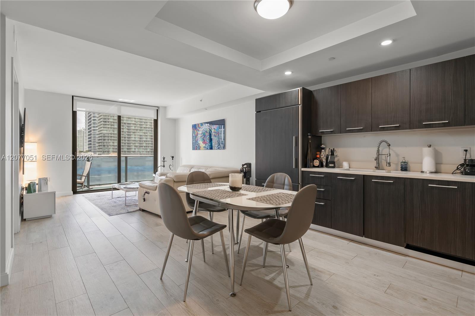45 SW 9th St # 1405 — Photo 5