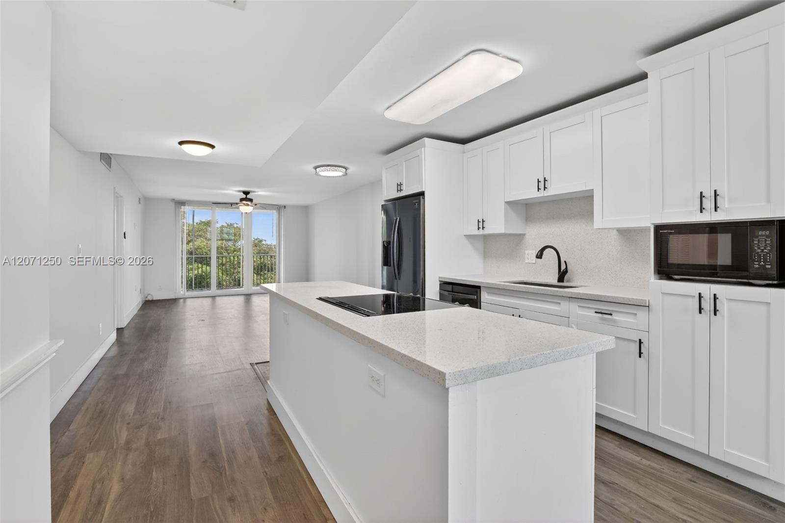 250 Jacaranda Dr # 703 — Photo 3