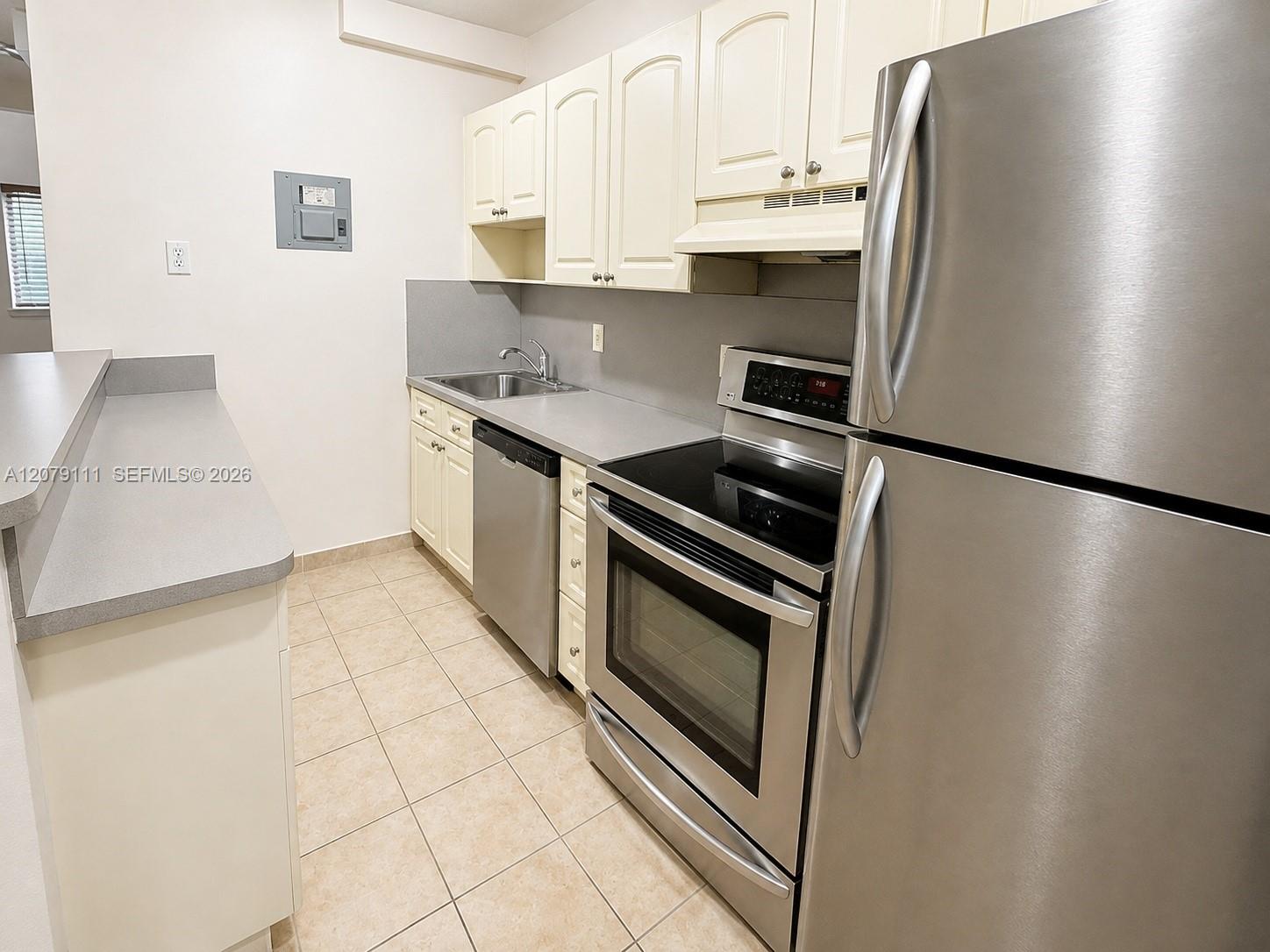 3031 SW 27th Ave # 2 — Photo 2