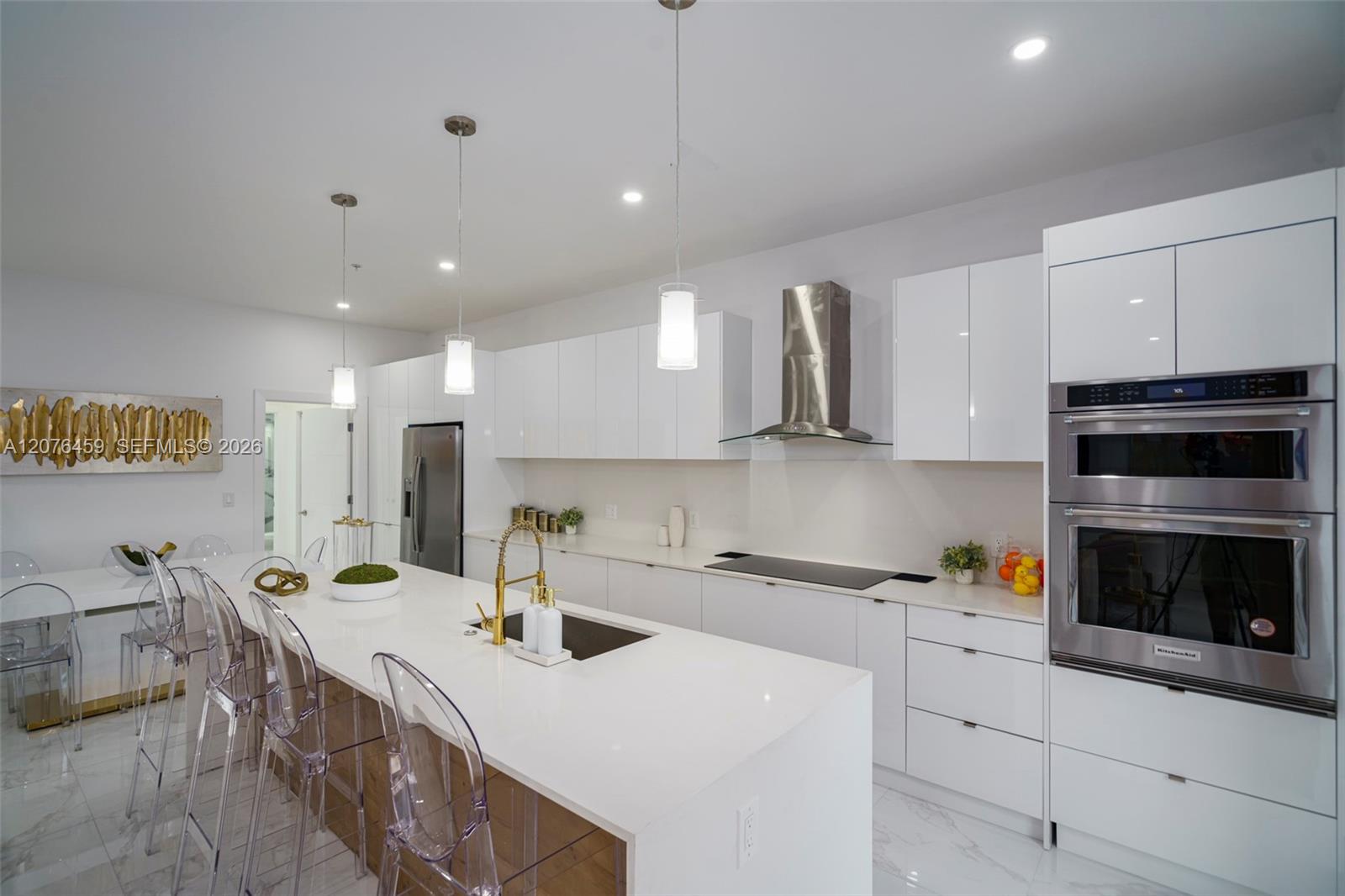 1004 N Riverside Dr — Photo 5