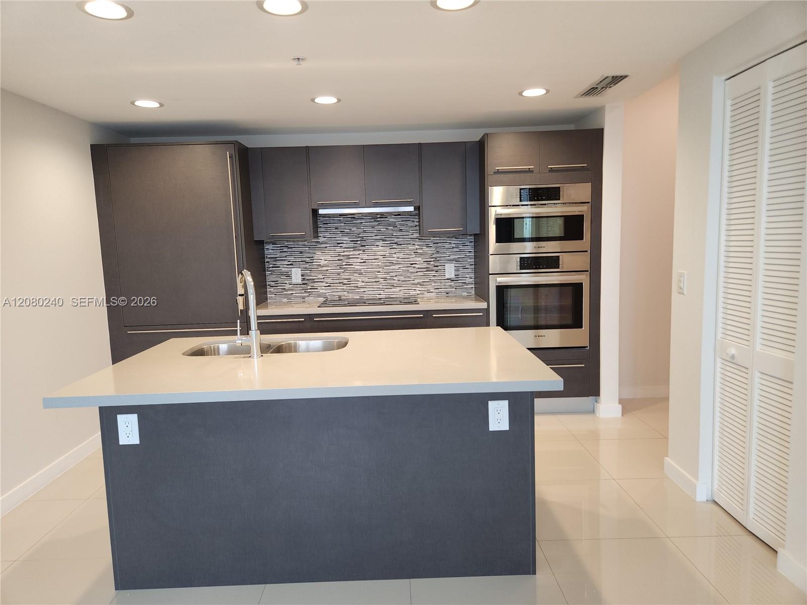7875 NW 107th Ave # 711 — Photo 2