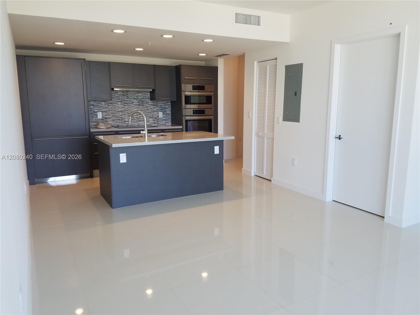 7875 NW 107th Ave # 711 — Photo 3