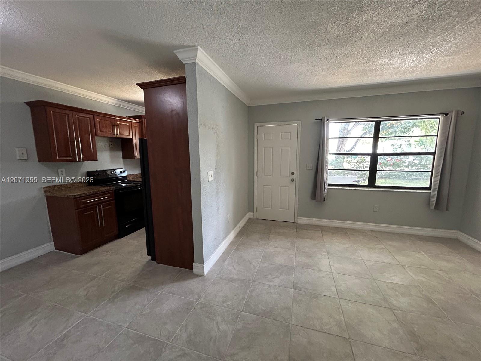 1925 Madison St # 5 — Photo 2
