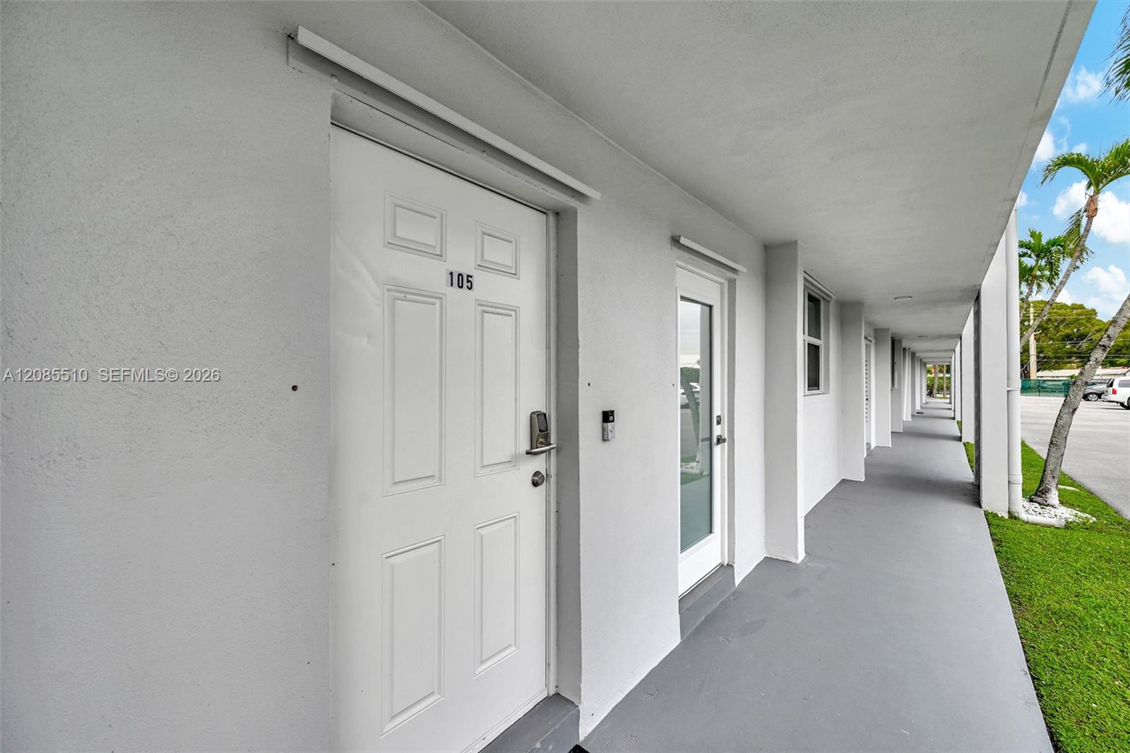 400 SE 10th St # 105 — Photo 4