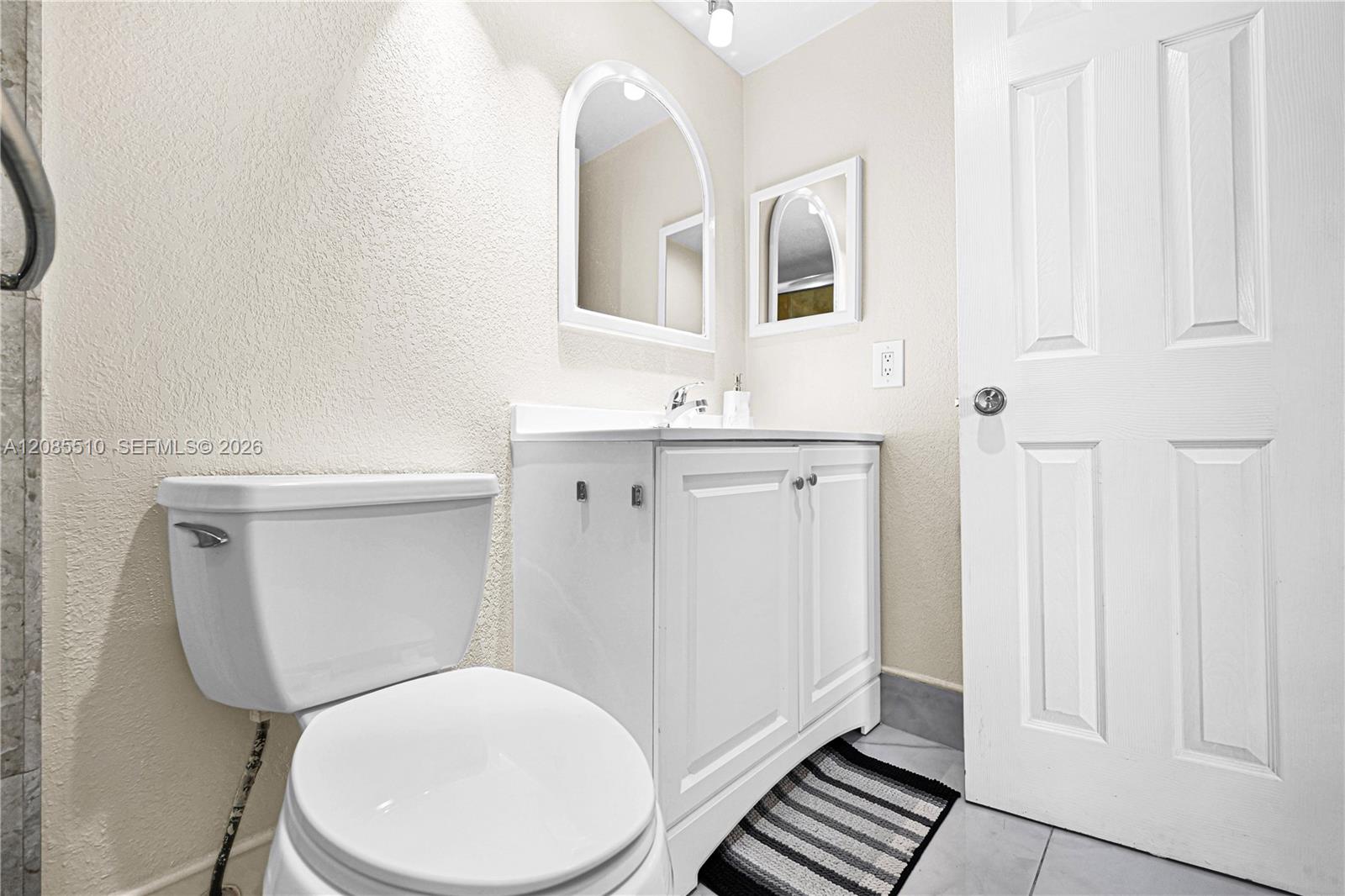 400 SE 10th St # 105 — Photo 5
