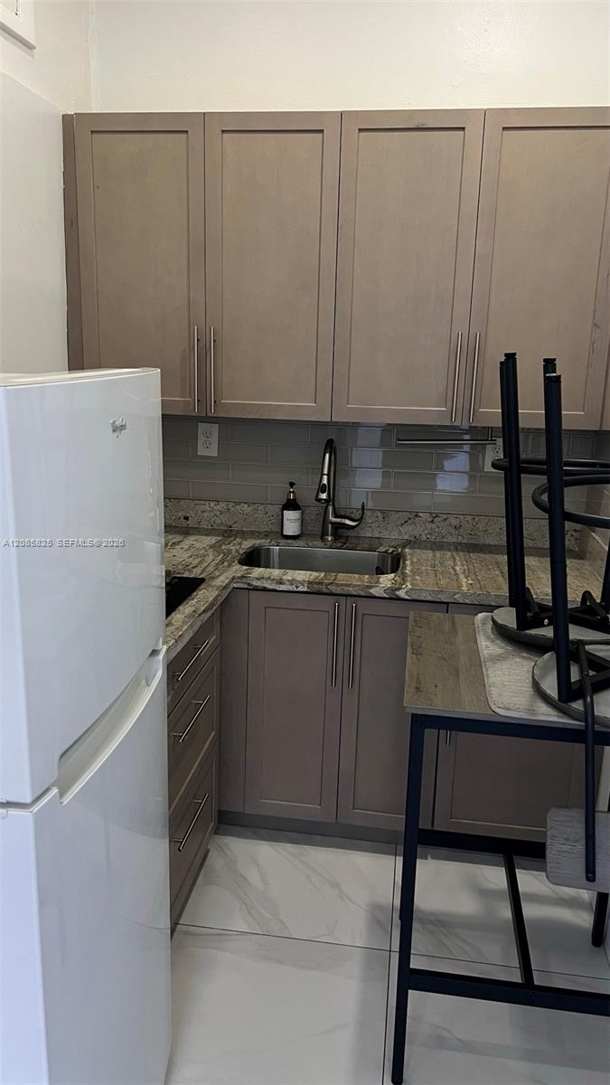 21 NW 49th Ave, Miami FL 33126