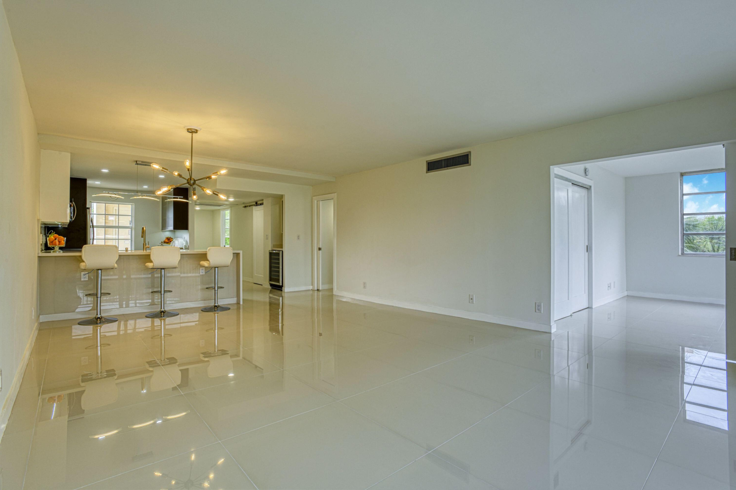 535 Oaks Drive # 510 — Photo 2