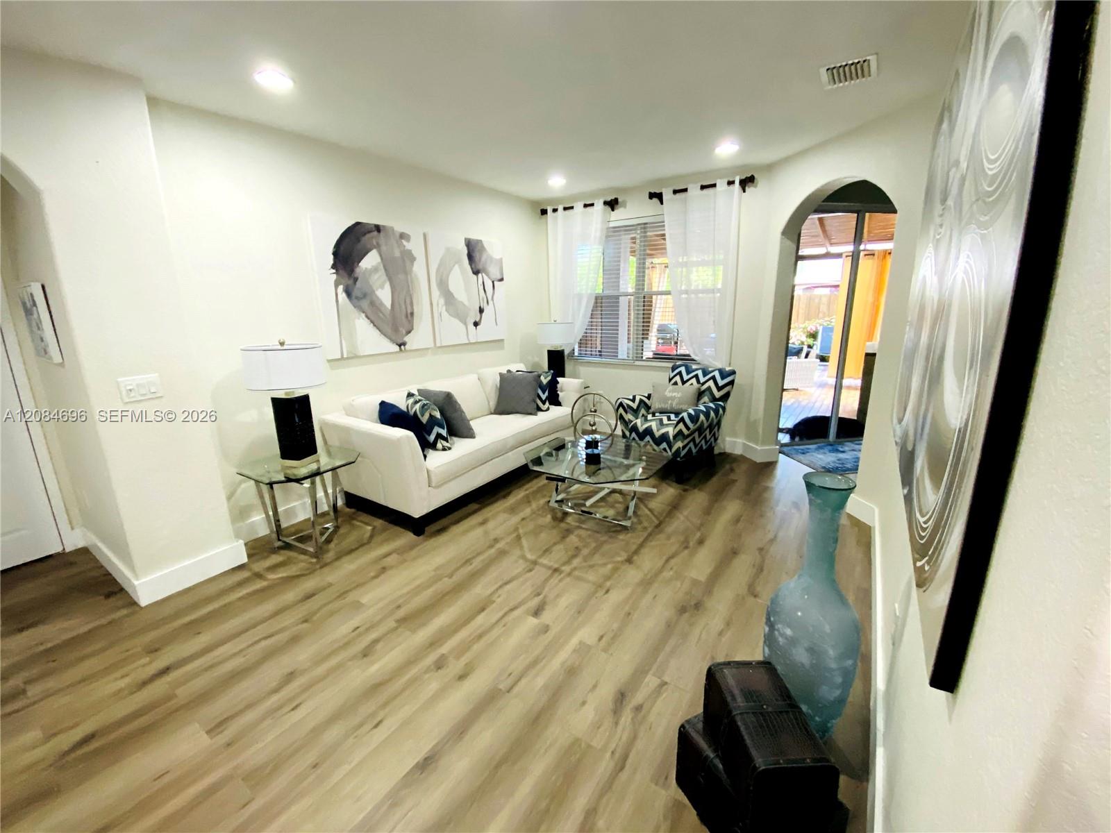17024 SW 38th St — Photo 3