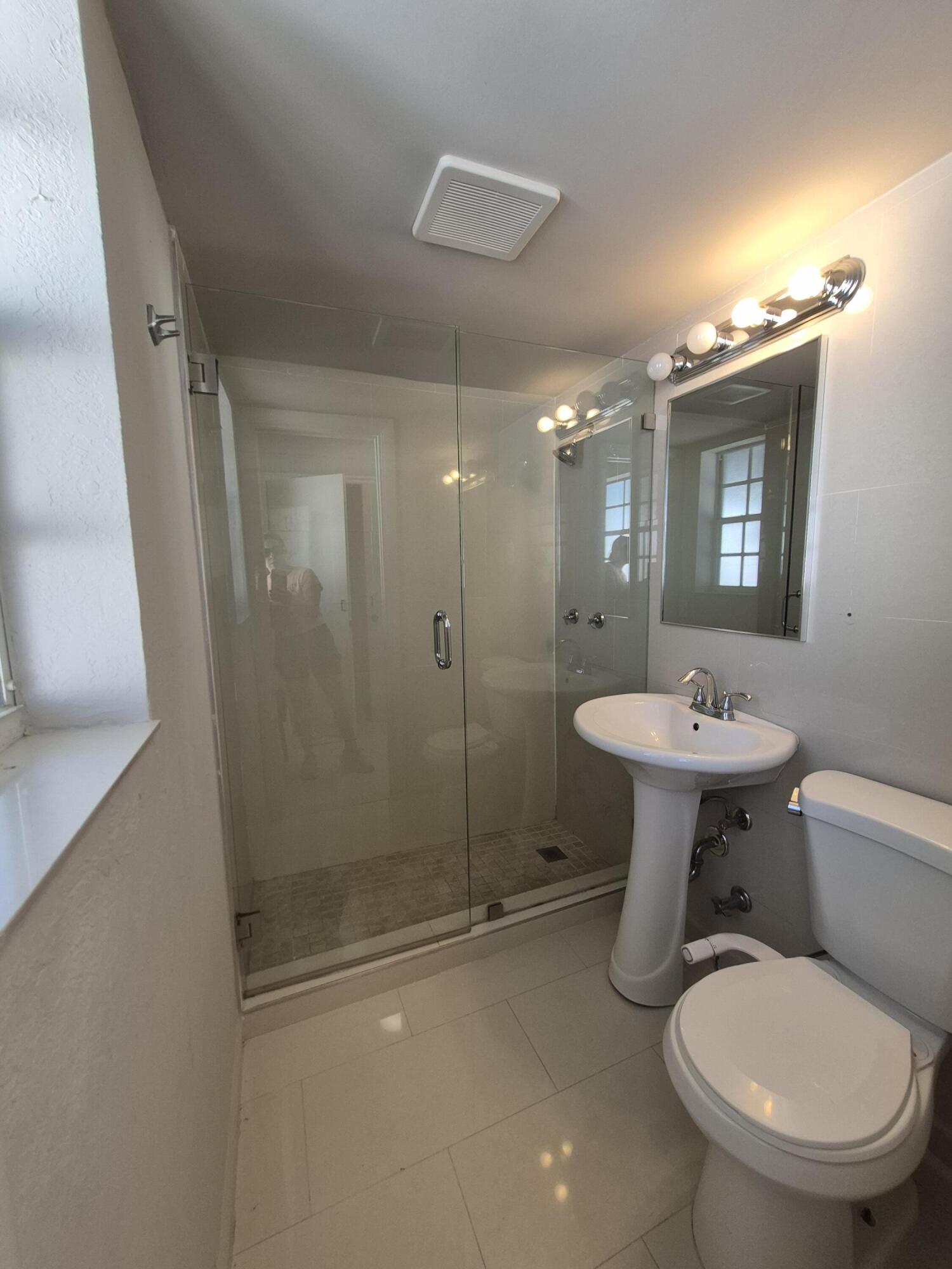 1007 SE 2nd Court # 7 — Photo 4
