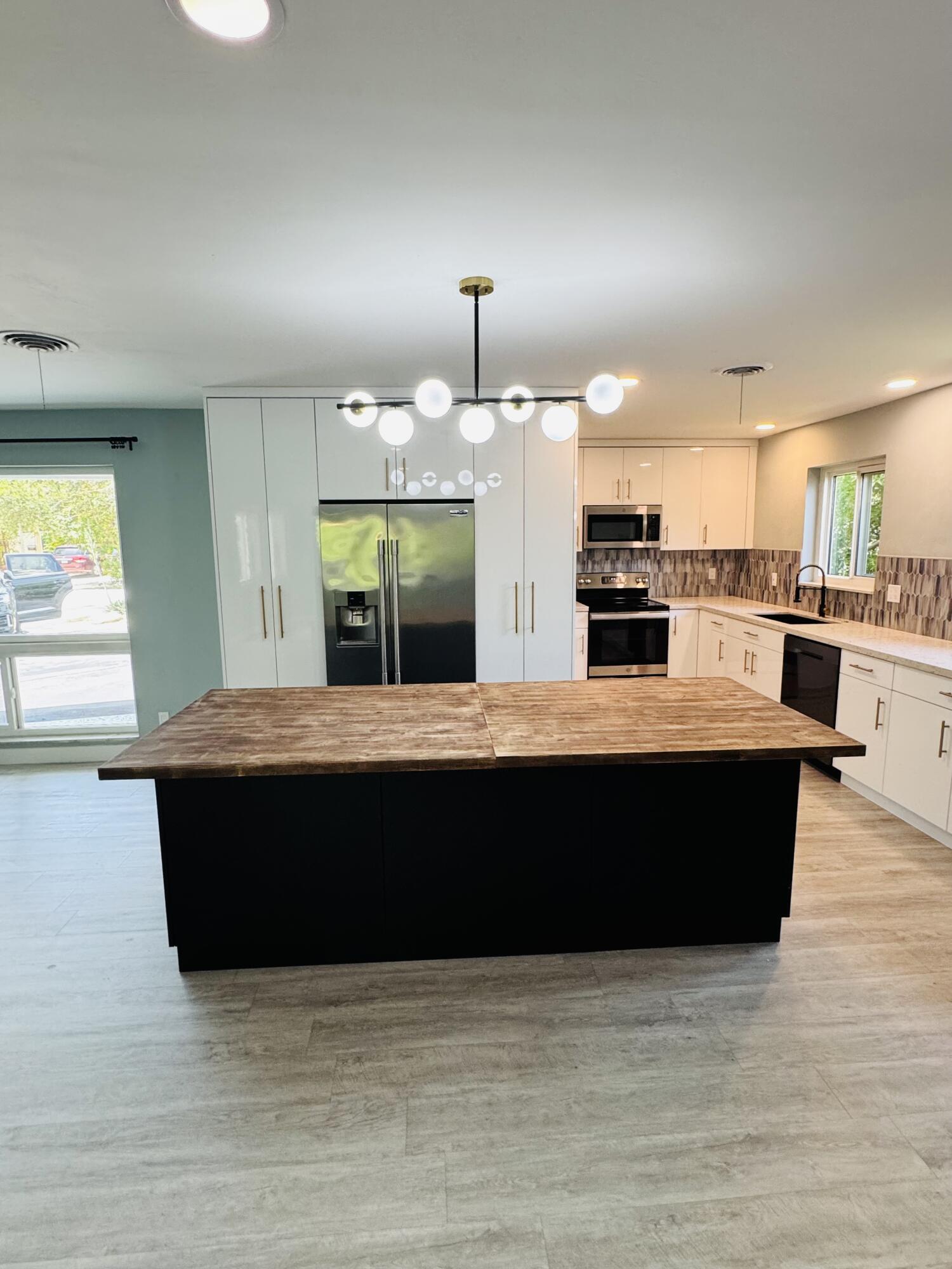 2171 NE 62ND Court — Photo 4