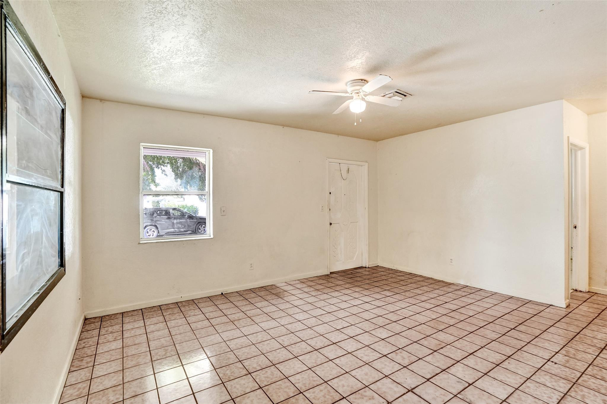 1318 NW 11TH Place — Photo 5