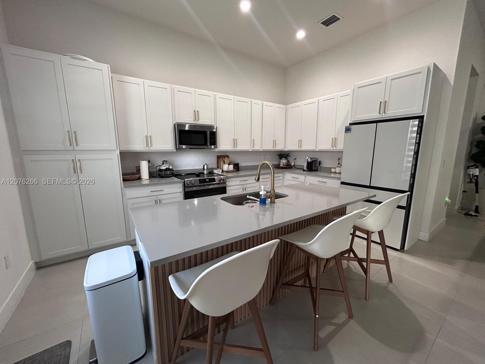 14435 SW 13th Ter — Photo 3