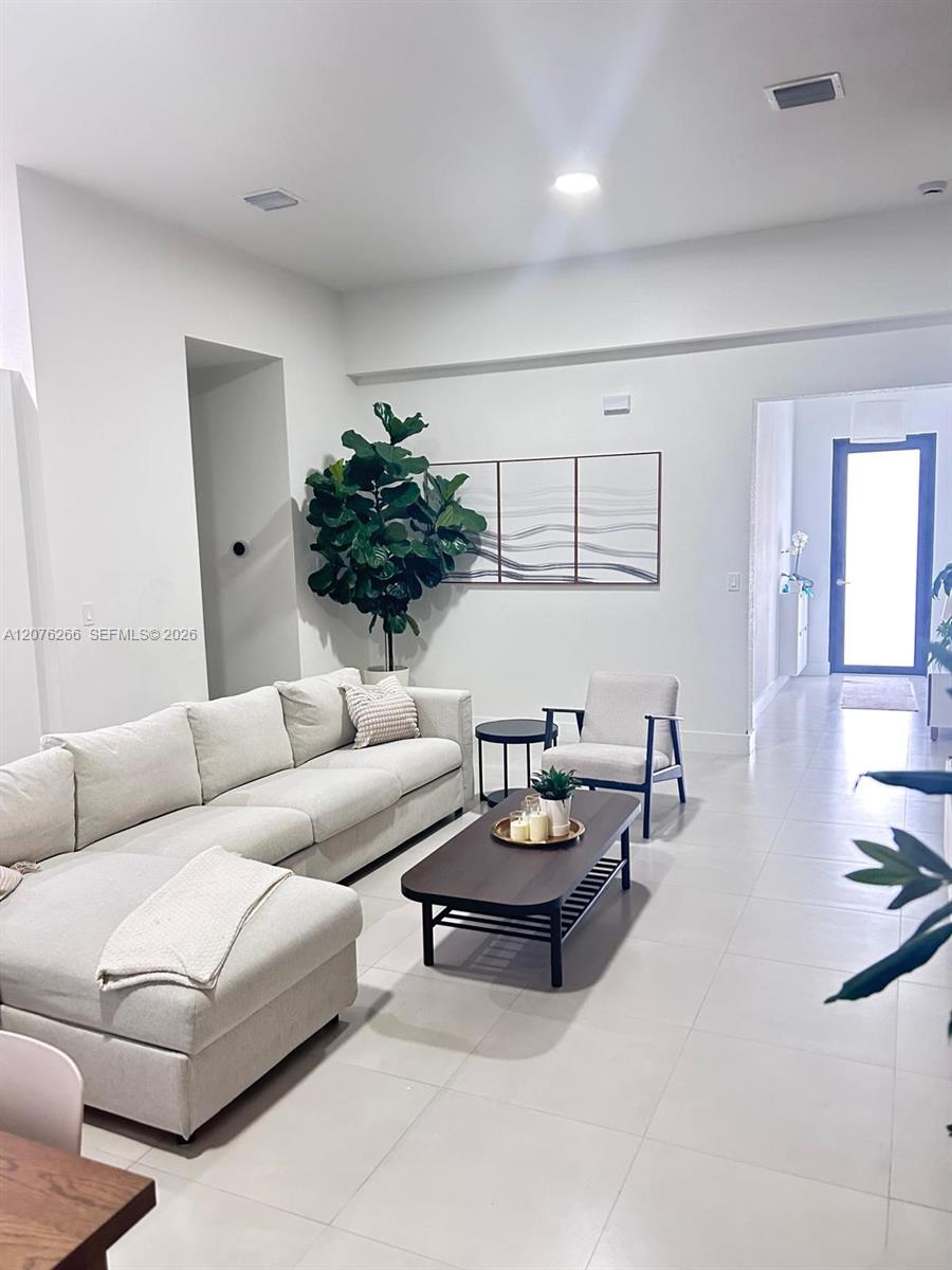 14435 SW 13th Ter — Photo 5