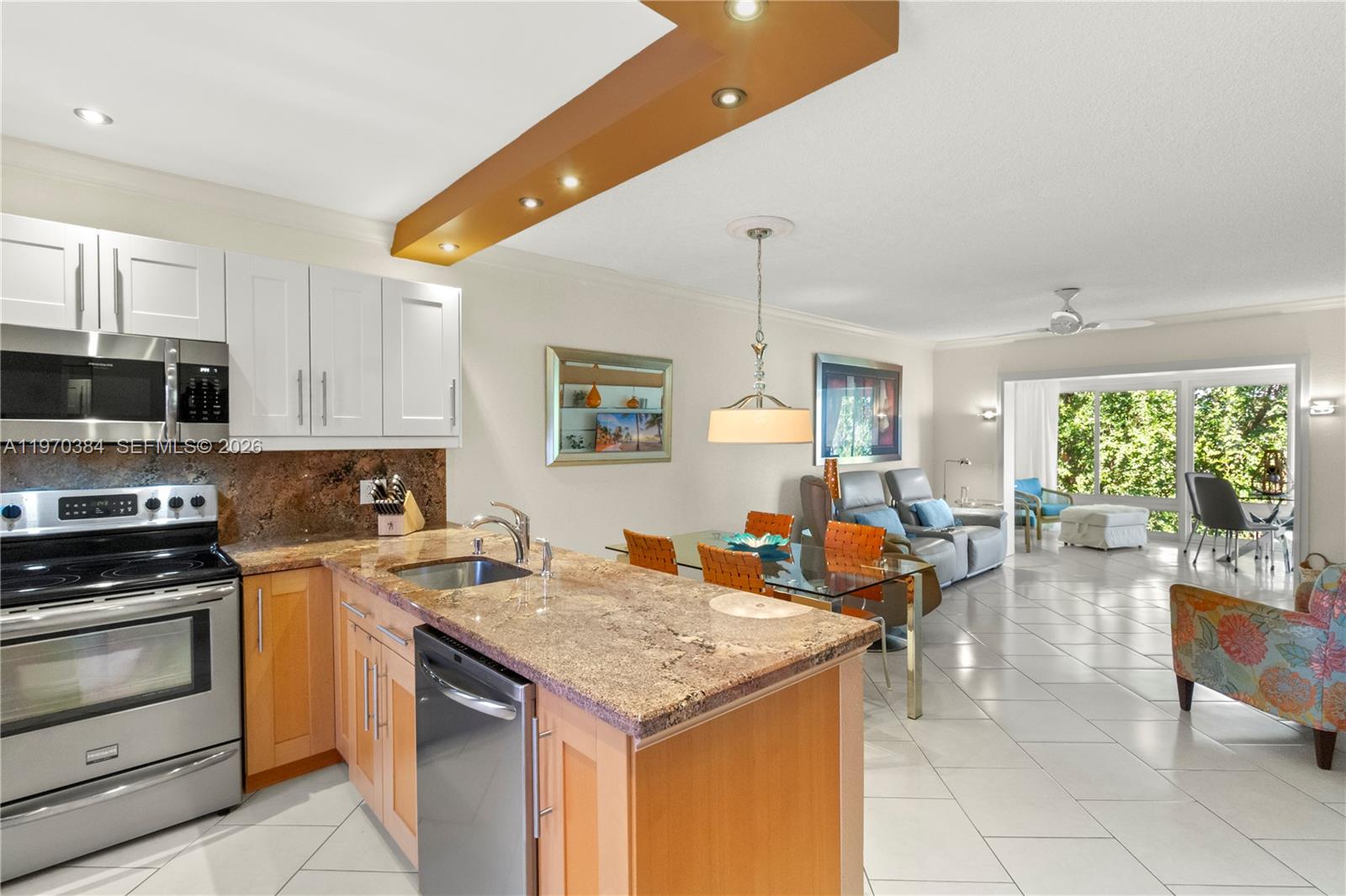 5121 W Oakland Park Blvd # 304, Lauderdale Lakes FL 33313