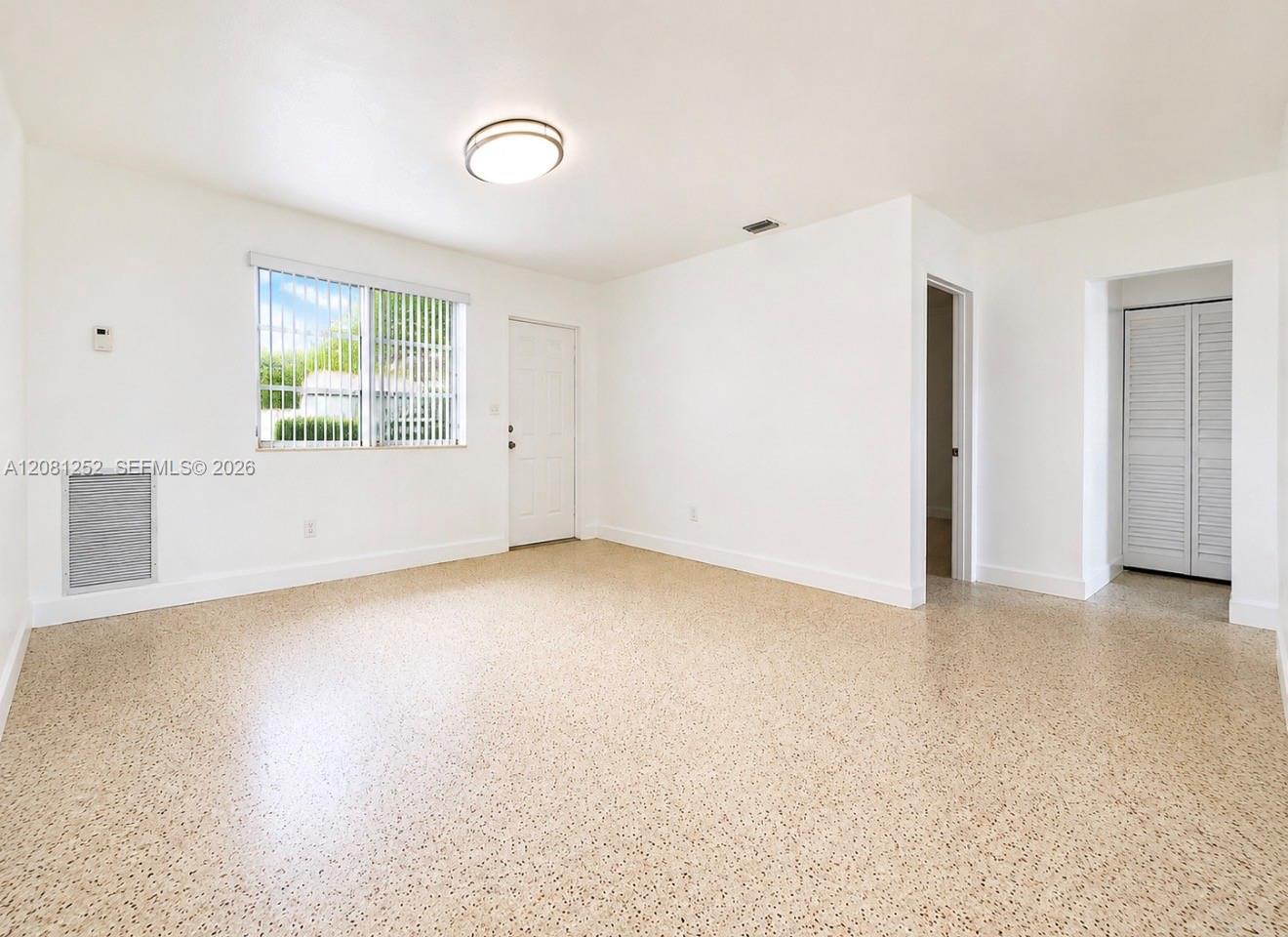 212 Northwest Blvd # 214 — Photo 2