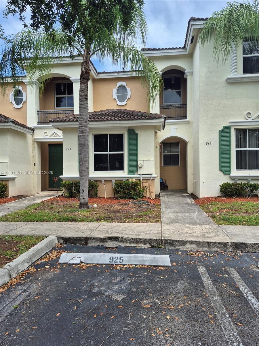 921 NE 42nd Pl, Homestead FL 33033