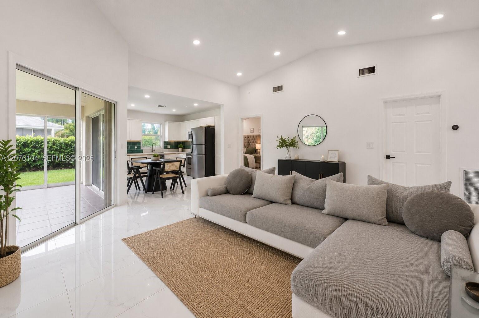 2215 SE 7th Pl — Photo 3