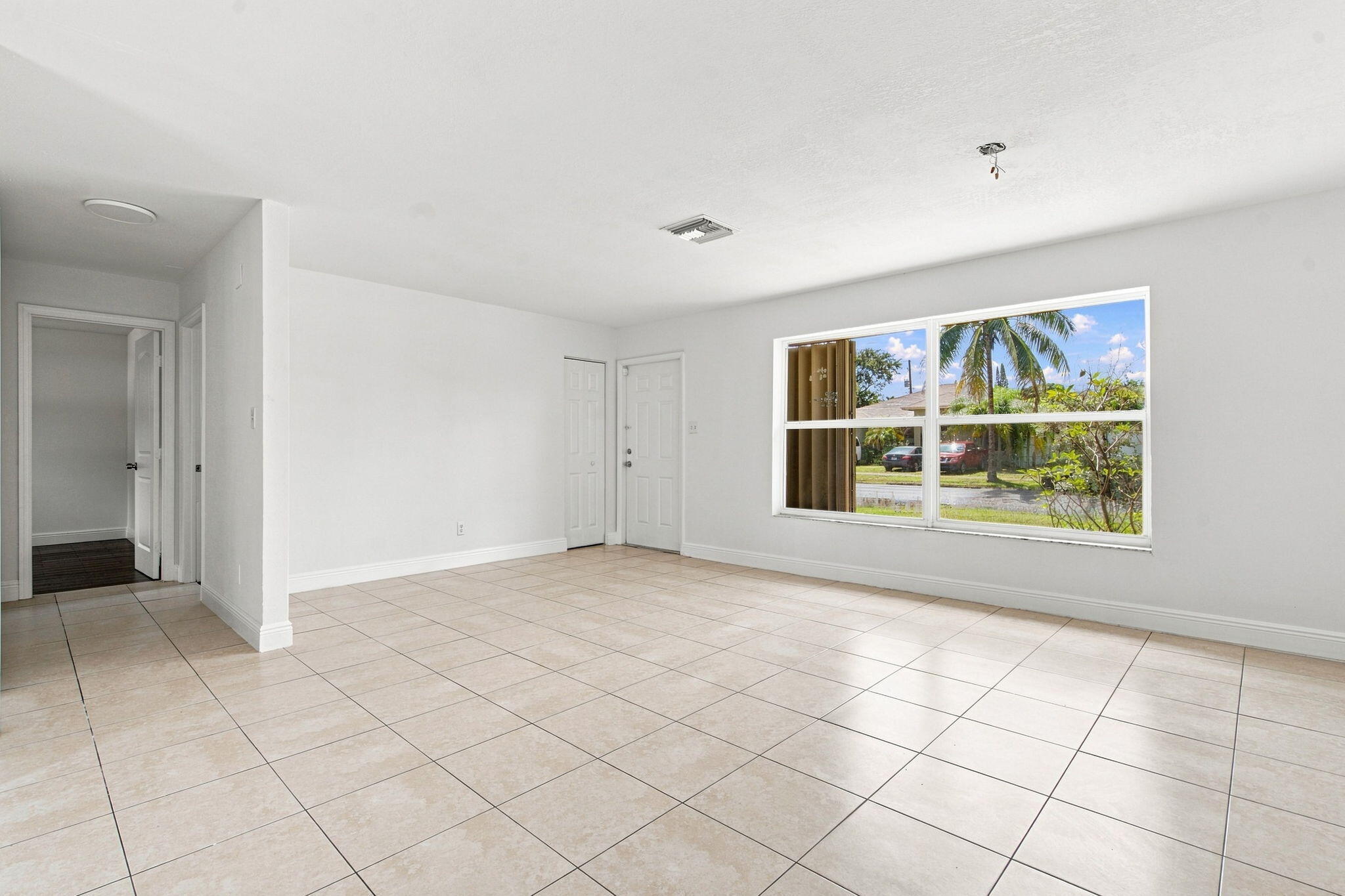 399 SW 14TH Street — Photo 4