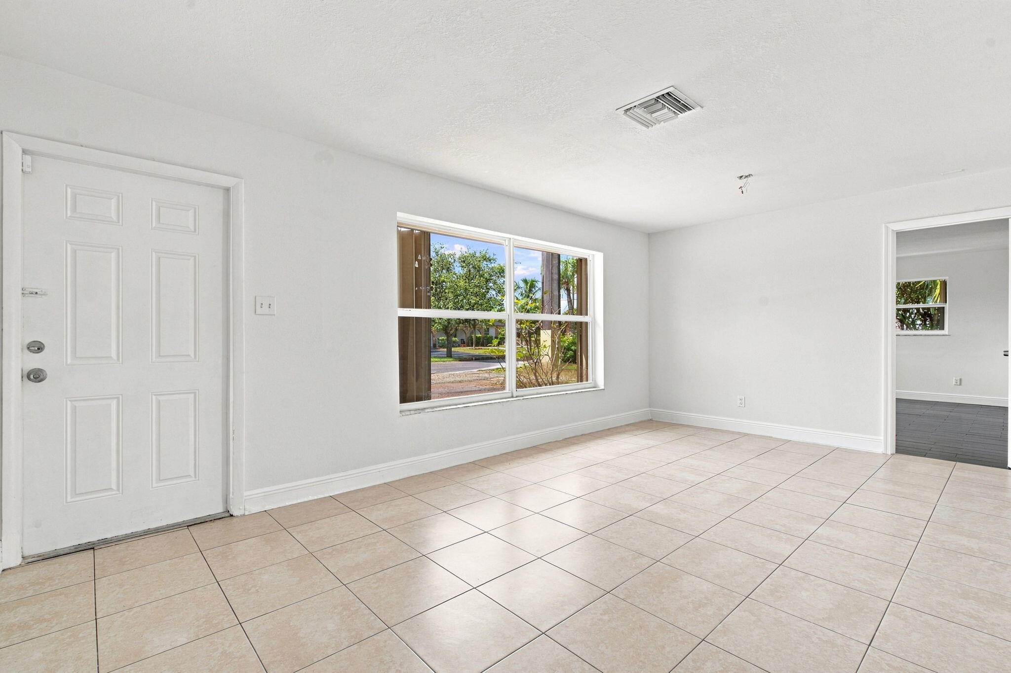 399 SW 14TH Street — Photo 3