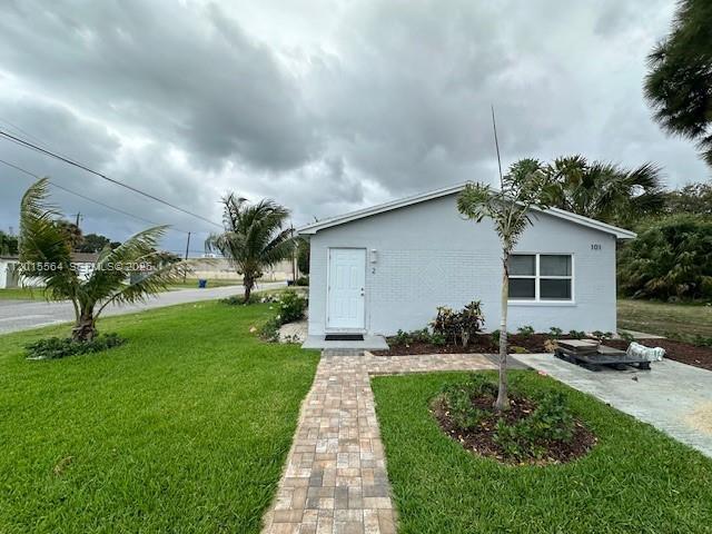 101 W 11th St # 2, Riviera Beach FL 33404