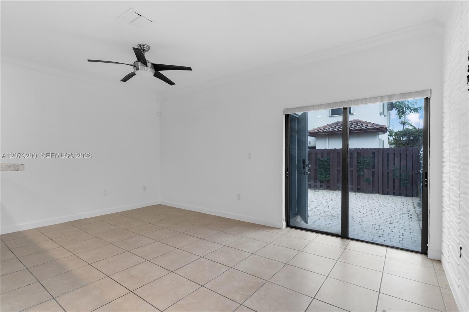 3202 SE 6th St — Photo 4