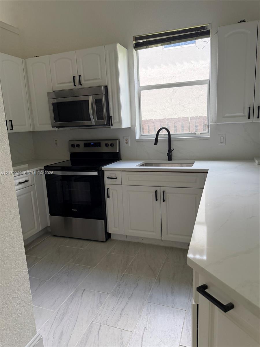 5040 SW 139th Ter — Photo 2
